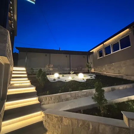 White House Villa *