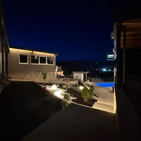 Villa White House