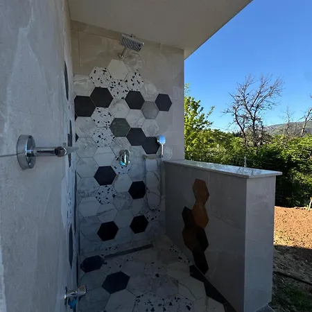 Villa White House